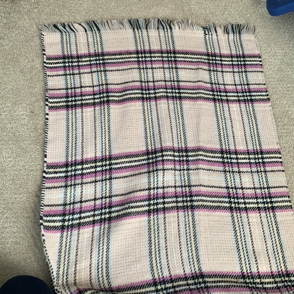 Steve Madden Blanket Scarf NWT - Picture 3 of 4